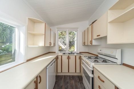 Photo of property in 33 Moa Point Road, Moa Point, Wellington, 6022