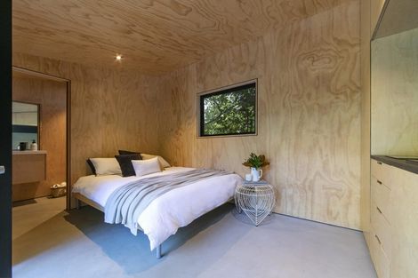 Photo of property in 3 George Avenue, Herald Island, Auckland, 0618