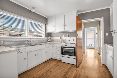 Photo of property in 1 Kingsley Street, St Andrews, Hamilton, 3200