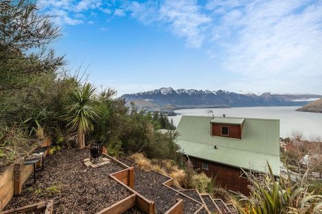 Photo of property in 7b Caples Place, Fernhill, Queenstown, 9300