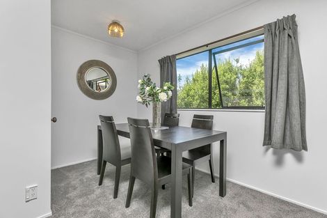 Photo of property in 2/19 Greenvalley Rise, Glenfield, Auckland, 0629