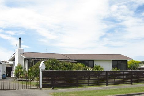Photo of property in 2 Glenrowan Avenue, Avondale, Christchurch, 8061