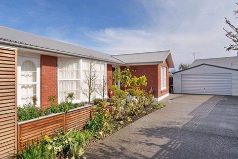 Photo of property in 51 Grahams Road, Ilam, Christchurch, 8041