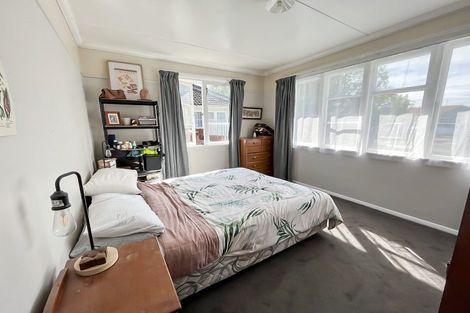 Photo of property in 660 Featherston Street, Roslyn, Palmerston North, 4414