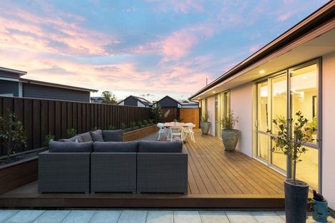 Photo of property in 8 Irvines Track, Halswell, Christchurch, 8025