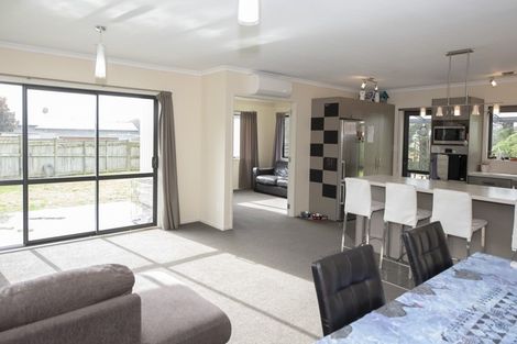 Photo of property in 8 Dunbar Place, Highlands Park, New Plymouth, 4312