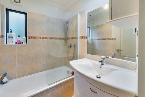 Photo of property in 2/890 East Coast Road, Northcross, Auckland, 0630