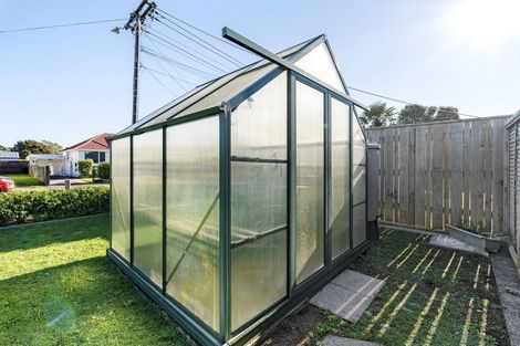 Photo of property in 63 Lismore Street, Merrilands, New Plymouth, 4312