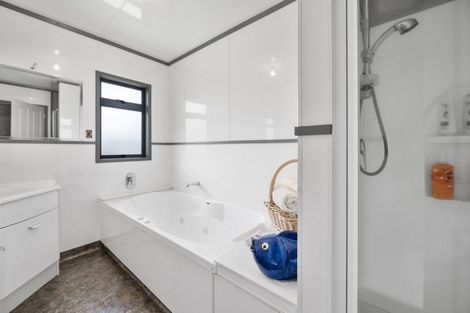 Photo of property in 137 Kenrigg Road West, Kinloch, Taupo, 3377