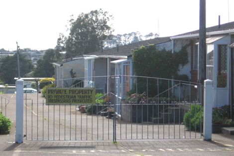 Photo of property in 9/690 Pakuranga Road, Howick, Auckland, 2014