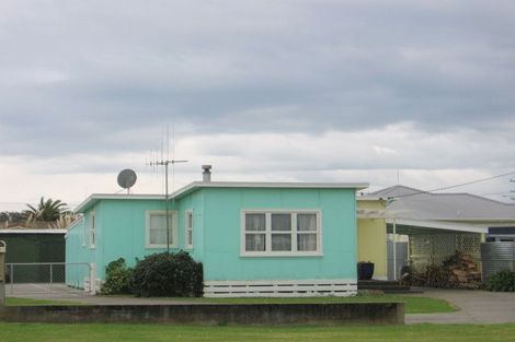 Photo of property in 5 Bond Street, Foxton Beach, Foxton, 4815