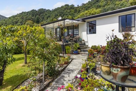 Photo of property in 52 Dorset Street, Picton, 7220