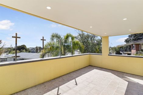 Photo of property in 2/27 Macleans Road, Bucklands Beach, Auckland, 2014