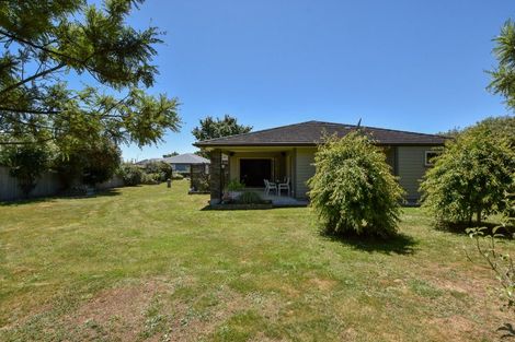 Photo of property in 5 Tararua Crescent, Carterton, 5713