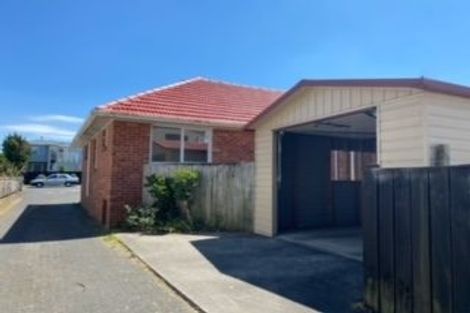 Photo of property in 185 Te Atatu Road, Te Atatu South, Auckland, 0610