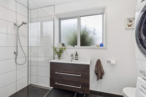 Photo of property in 14a Ferry Street, Seatoun, Wellington, 6022