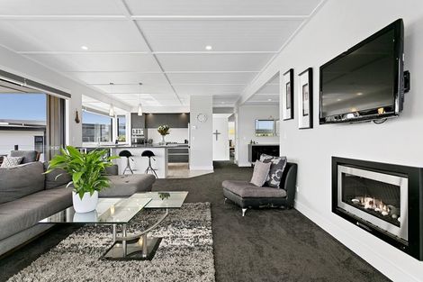 Photo of property in 12 Pukenamu Road, Rainbow Point, Taupo, 3330