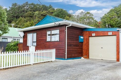 Photo of property in 1a Burden Avenue, Wainuiomata, Lower Hutt, 5014
