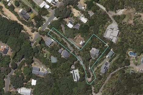 Photo of property in 101b Garden Road, Piha, New Lynn, 0772