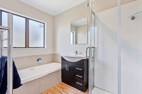 Photo of property in 2/13 De Quincey Terrace, Highland Park, Auckland, 2010