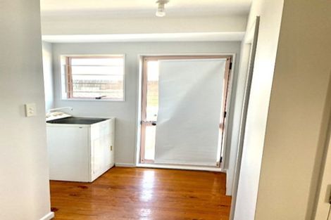 Photo of property in 2/47 Greenslade Crescent, Northcote, Auckland, 0627
