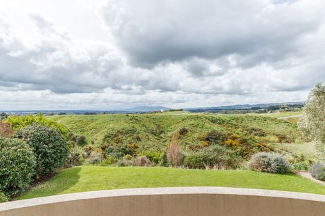 Photo of property in 33 Ruapehu Drive, Fitzherbert, Palmerston North, 4410