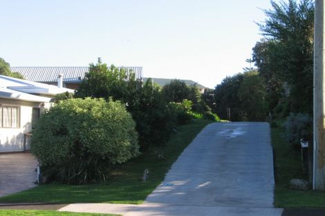 Photo of property in 17 William Street, Waikanae Beach, Waikanae, 5036