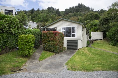 Photo of property in 87 Milton Terrace, Picton, 7220