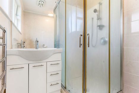 Photo of property in 34 Sullivan Avenue, Mangere Bridge, Auckland, 2022