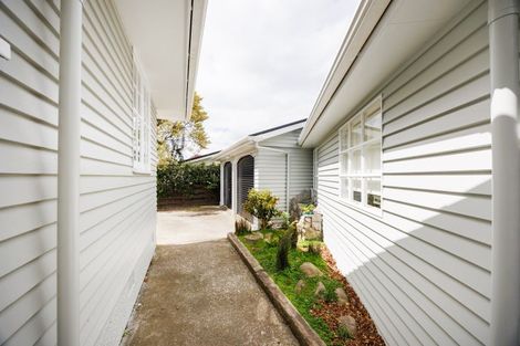 Photo of property in 4 Chilton Grove, Hokowhitu, Palmerston North, 4410
