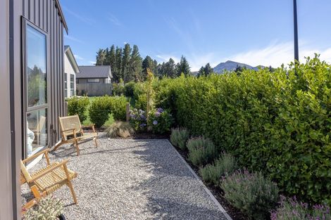 Photo of property in 30 Mount Creighton Crescent, Wanaka, 9305