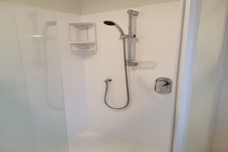 Photo of property in 9 Bishop Street, Green Bay, Auckland, 0604