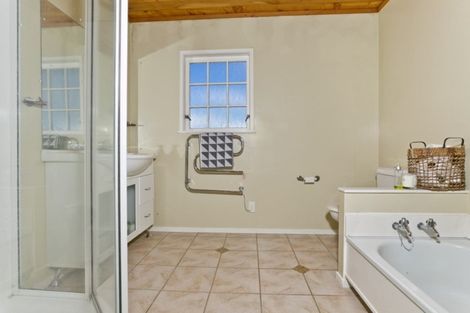 Photo of property in 27-29 Wairau Road, Forrest Hill, Auckland, 0627