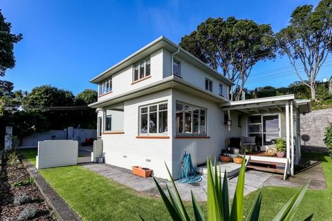 Photo of property in 76 Belt Road, New Plymouth, 4310