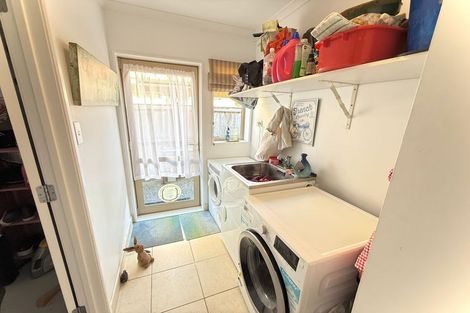 Photo of property in 40 Thornbury Crescent, East Tamaki Heights, Auckland, 2016