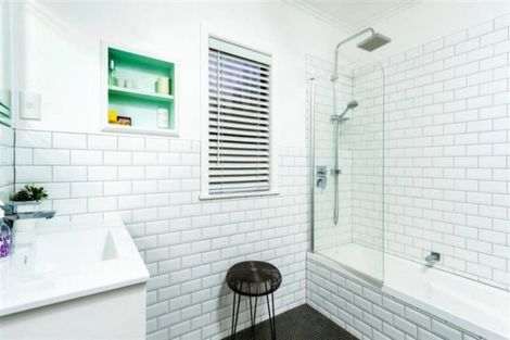 Photo of property in 33 Tui Glen Road, Birkenhead, Auckland, 0626