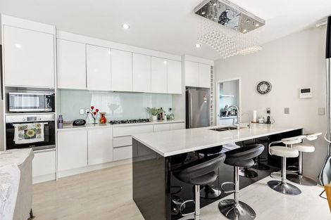 Photo of property in 75 San Valentino Drive, Henderson, Auckland, 0612