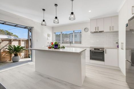 Photo of property in 16 Forest Glen, Orewa, 0931