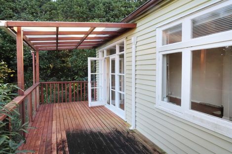 Photo of property in 33 Ferry Road, Days Bay, Lower Hutt, 5013