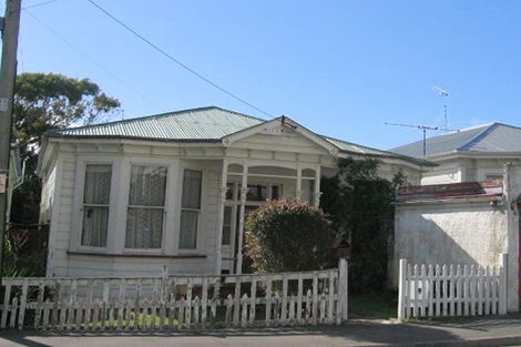 Photo of property in 17 Myrtle Crescent, Mount Cook, Wellington, 6021