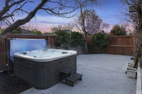 Photo of property in 14 Oakfield Street, Burnside, Christchurch, 8053