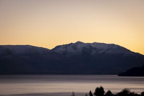 Photo of property in 18 Poplar Drive, Kelvin Heights, Queenstown, 9300