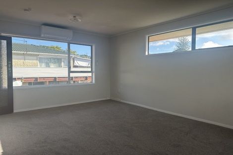 Photo of property in 1/78 Bentley Avenue, Glenfield, Auckland, 0629