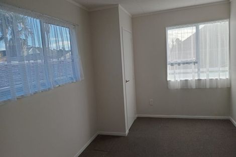 Photo of property in 40 Farquhar Road, Glendene, Auckland, 0602