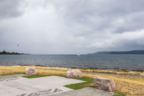 Photo of property in 7/2 Lowell Place, Waipahihi, Taupo, 3330