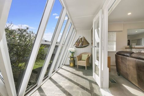 Photo of property in 15 Tudward Glade, Hillcrest, Auckland, 0627