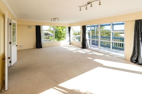 Photo of property in 15 Catalina Crescent, Forrest Hill, Auckland, 0620