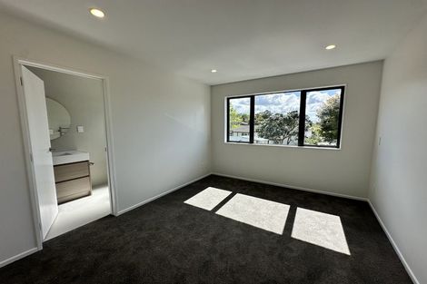 Photo of property in 2b Van Dyke Place, West Harbour, Auckland, 0618