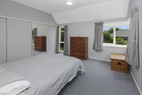 Photo of property in 18 Lombard Place, Avonhead, Christchurch, 8042