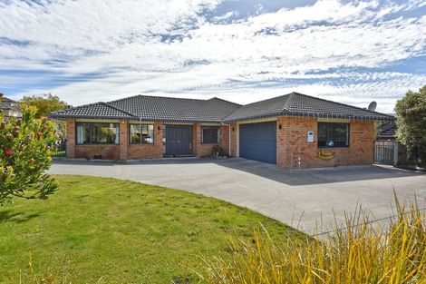 Photo of property in 3 Riverstone Drive, Riverstone Terraces, Upper Hutt, 5018